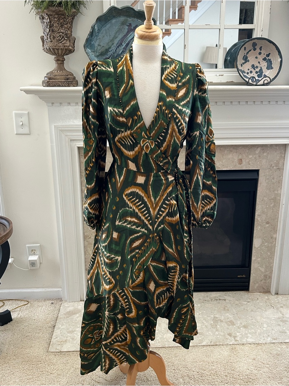 FARM Rio Pineapple Ikat Asymmetric Emerald & Gold Printed Long-Sleeve Wrap Dress - Picture 3 of 16